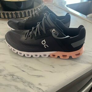 Brand New ON Cloudflow Trainers for Women - Size 8.5